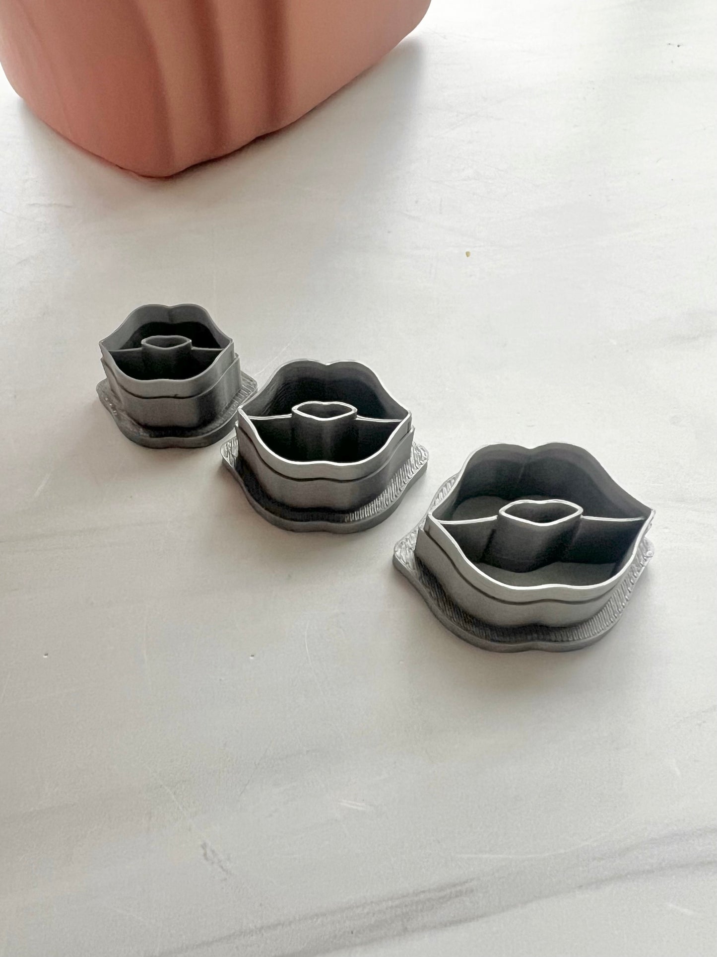 Embossed Lips Cutter