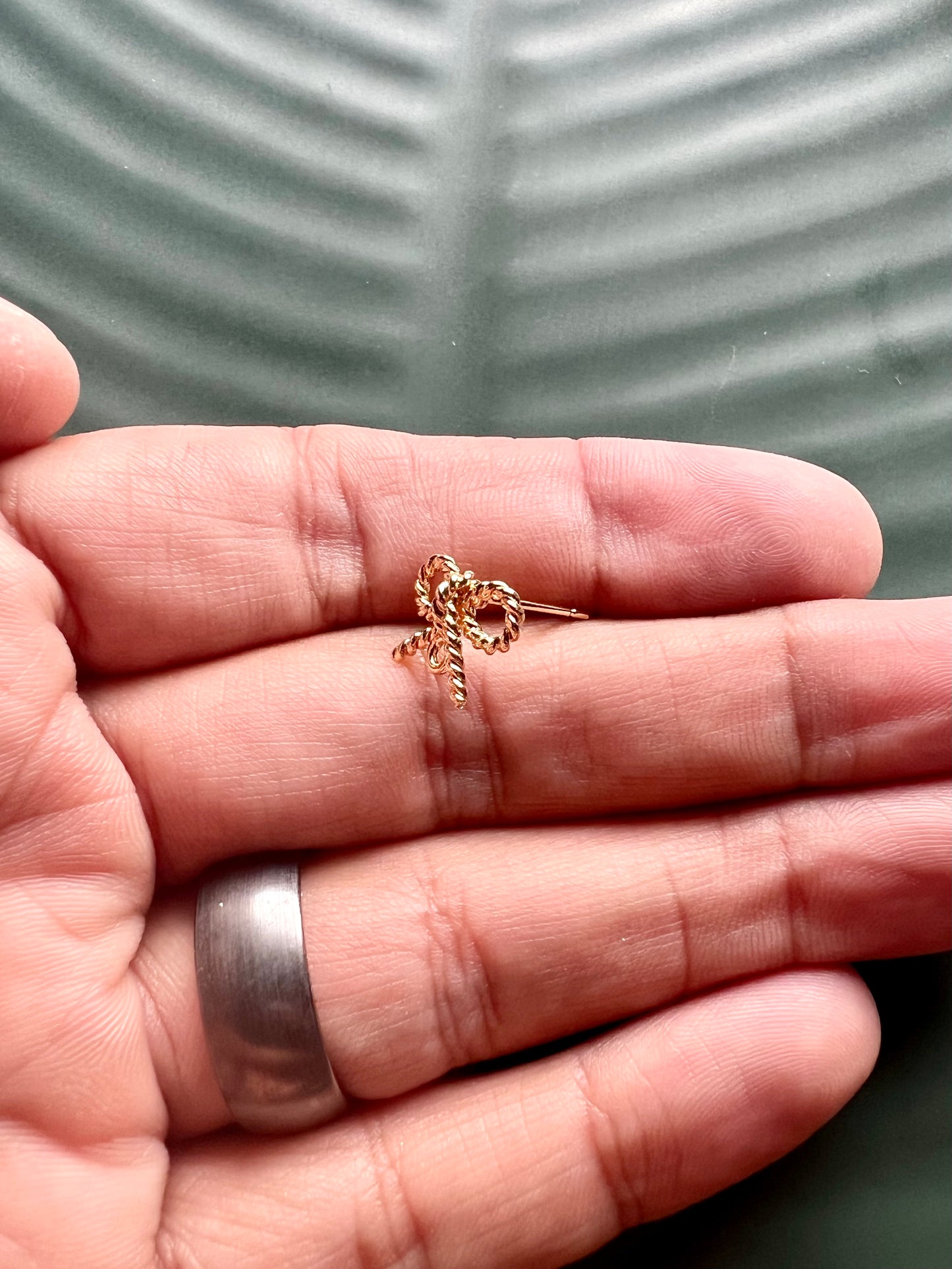 4pcs Gold Plated Bowknot Stud Posts with Connector
