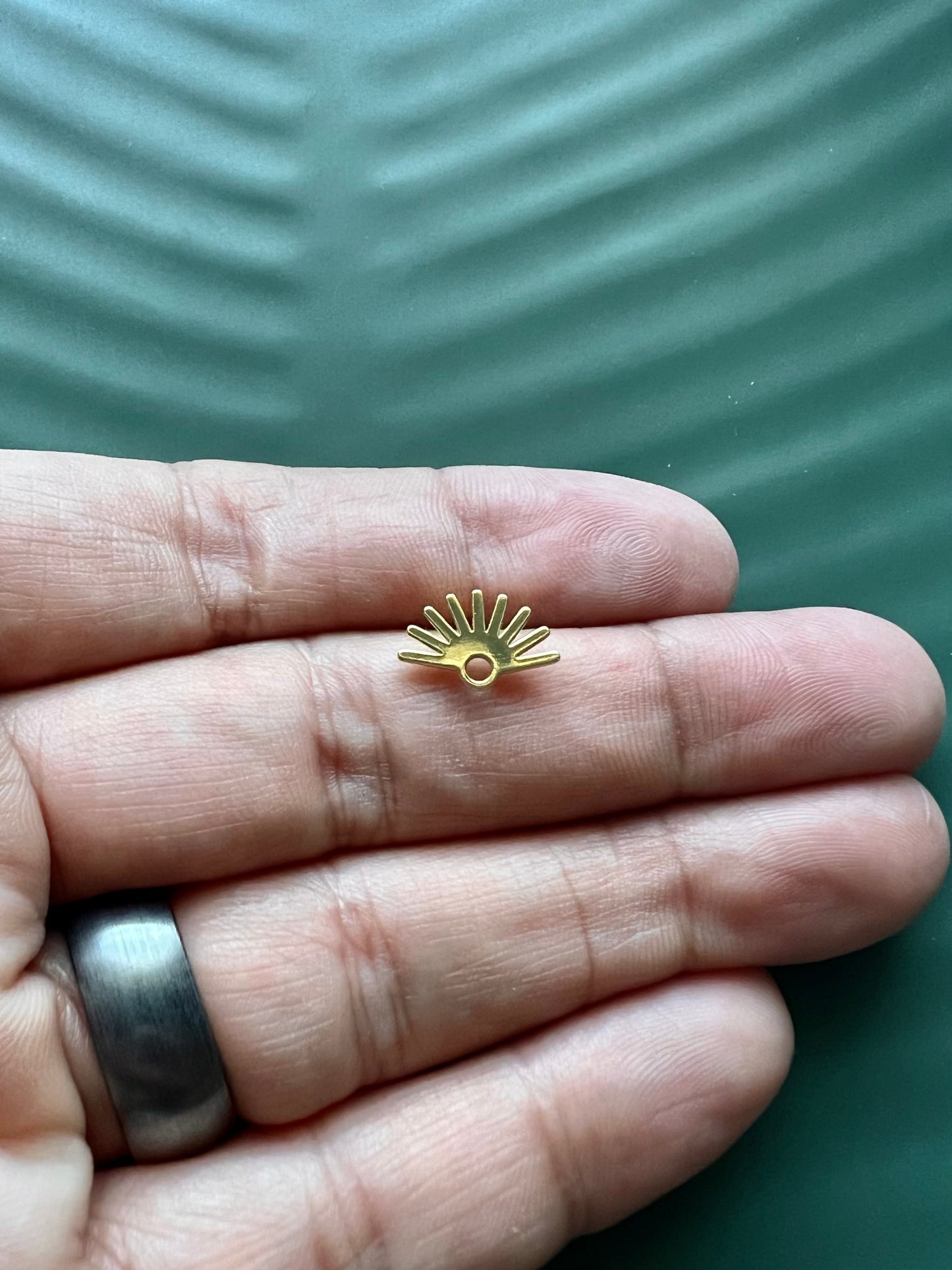 4pcs 18k Gold Plated Fan Stud Posts with Connector