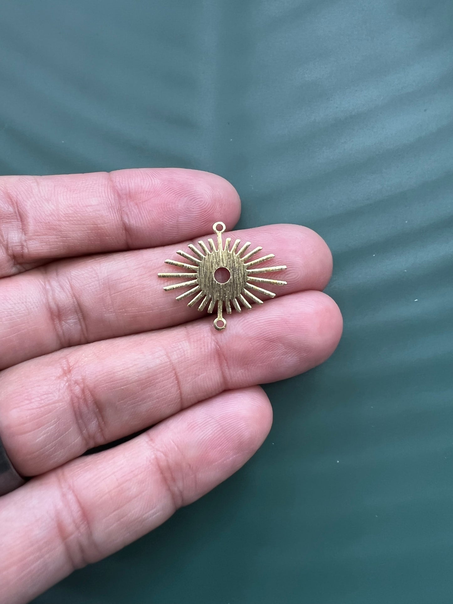 6pcs Textured Brass Large Sun Connectors