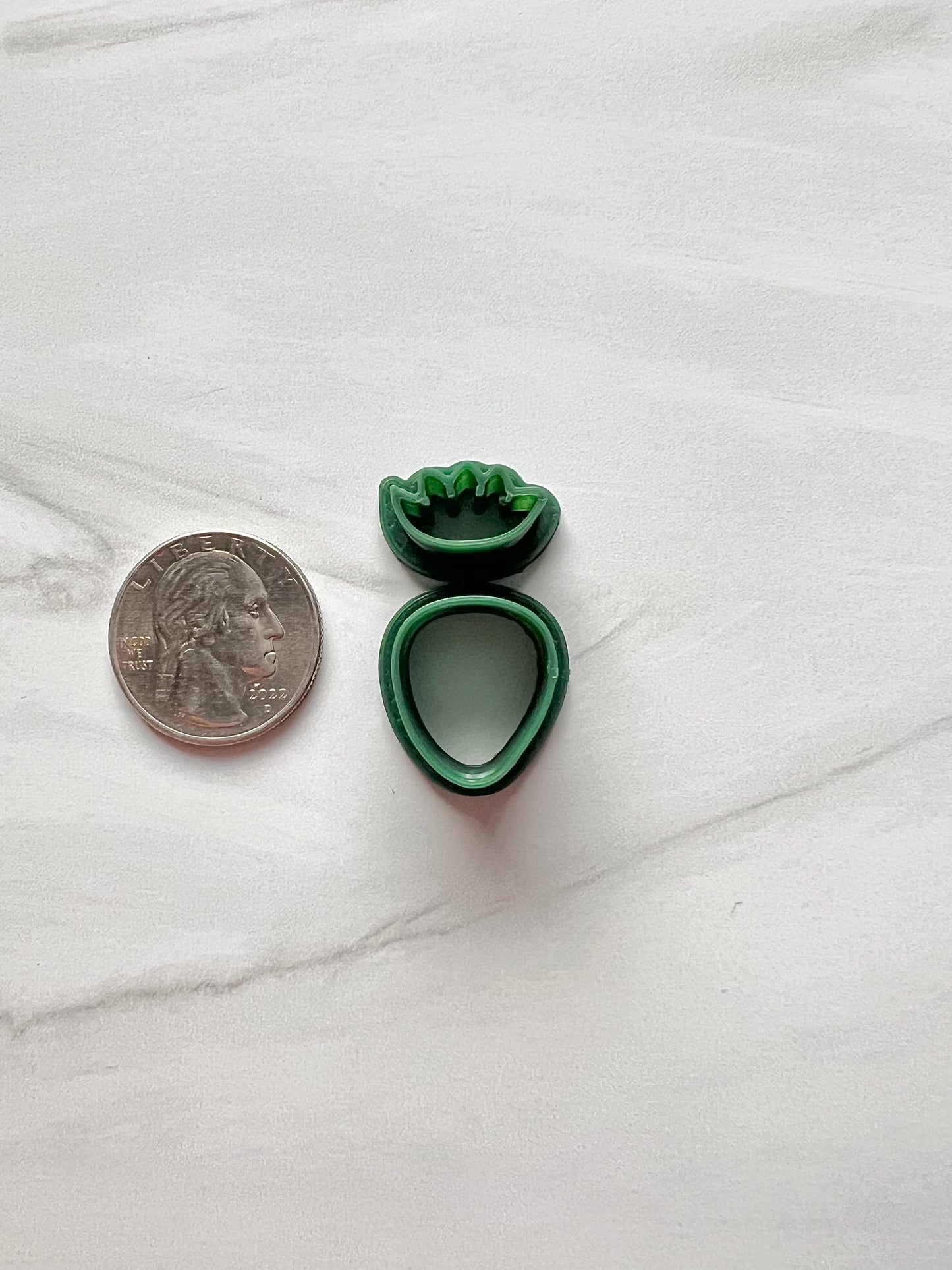 Strawberry with Leaf Top Cutter