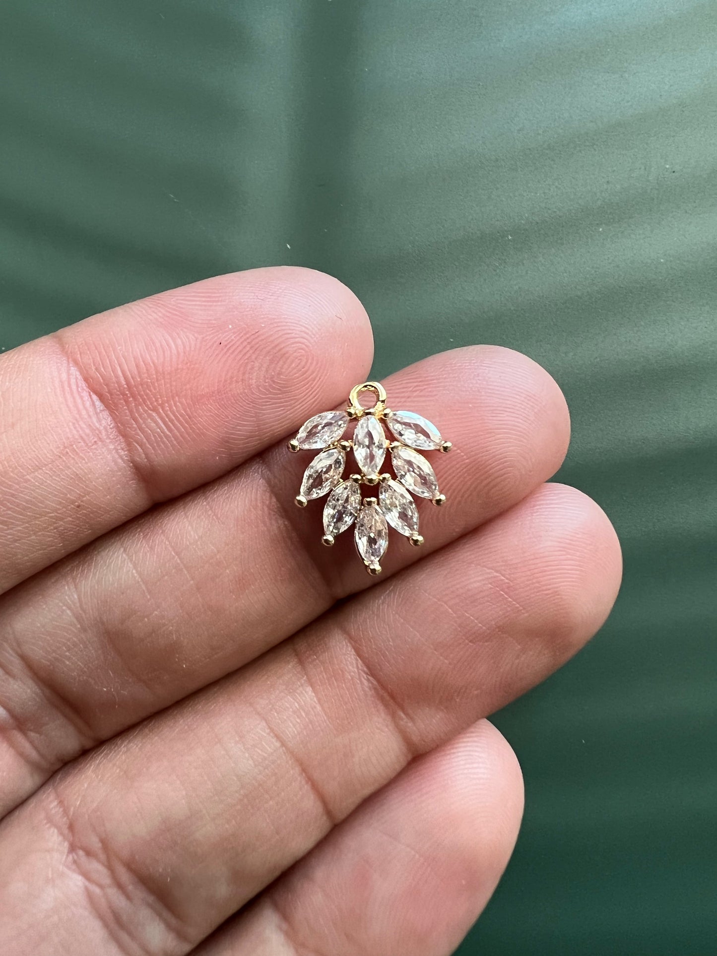 4pcs Cubic Zirconia Leaves (2 sizes)