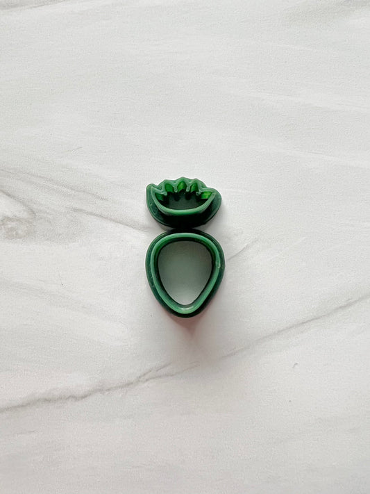 Strawberry with Leaf Top Cutter