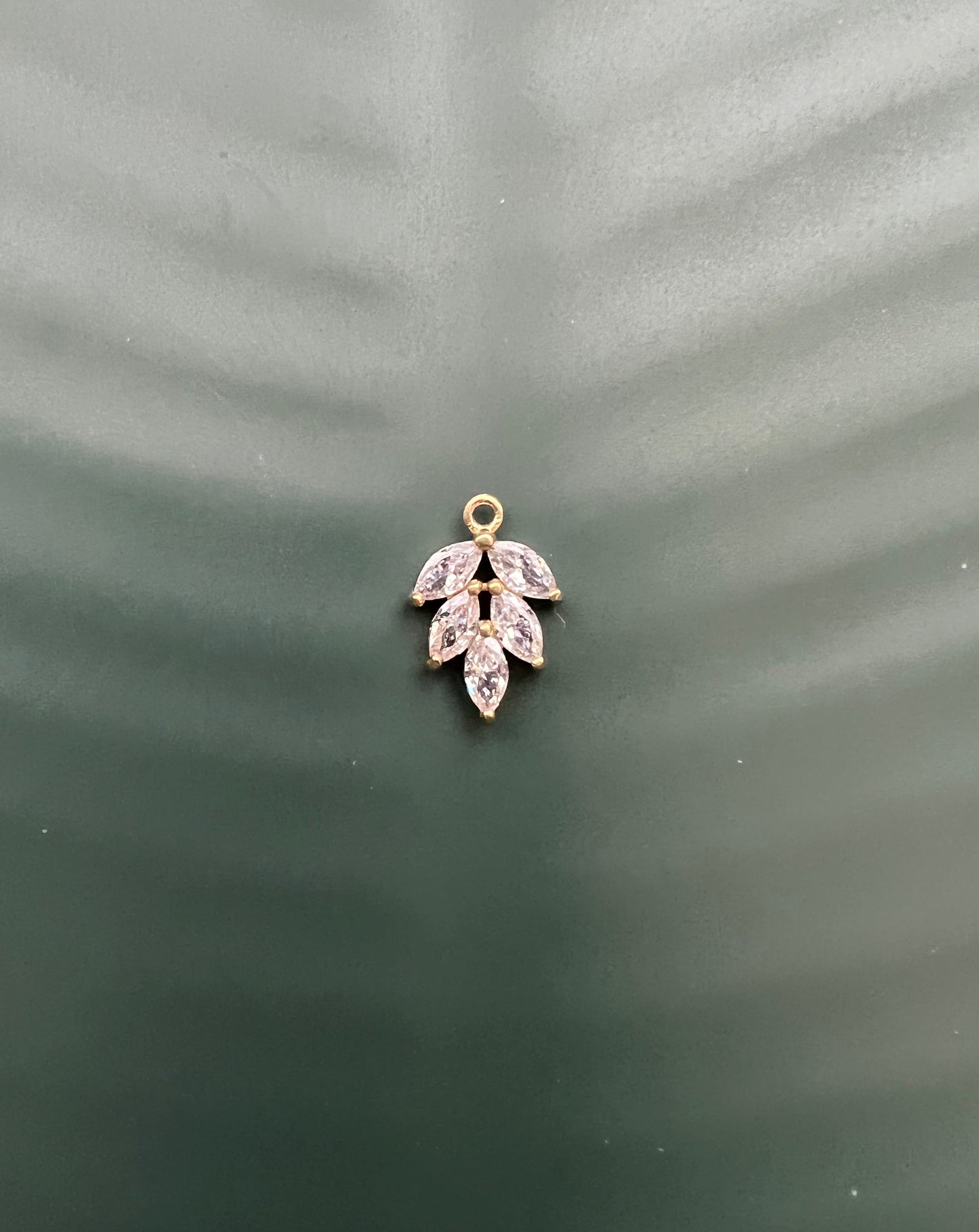 4pcs Cubic Zirconia Leaves (2 sizes)