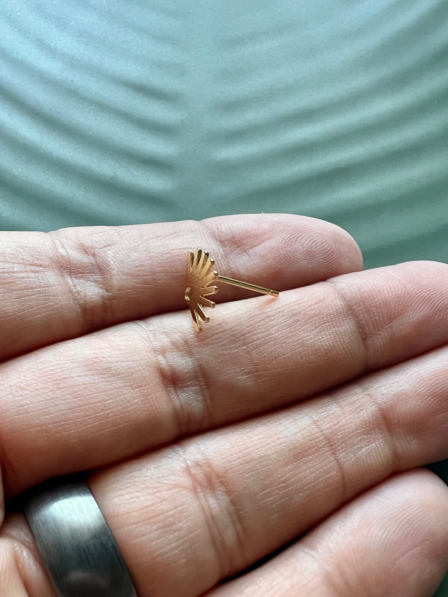 4pcs 18k Gold Plated Fan Stud Posts with Connector