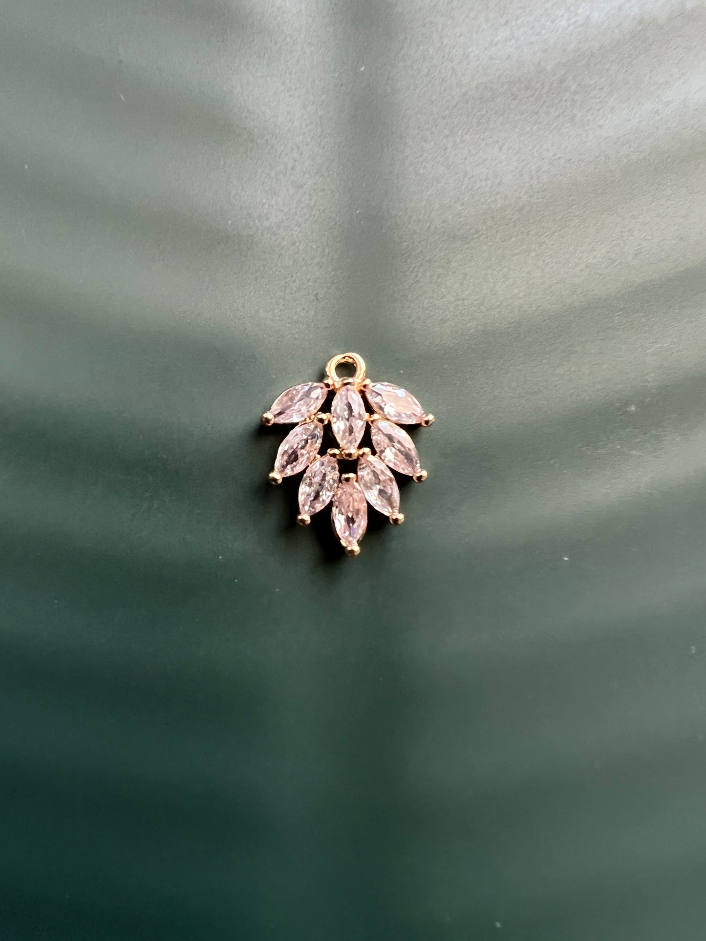 4pcs Cubic Zirconia Leaves (2 sizes)