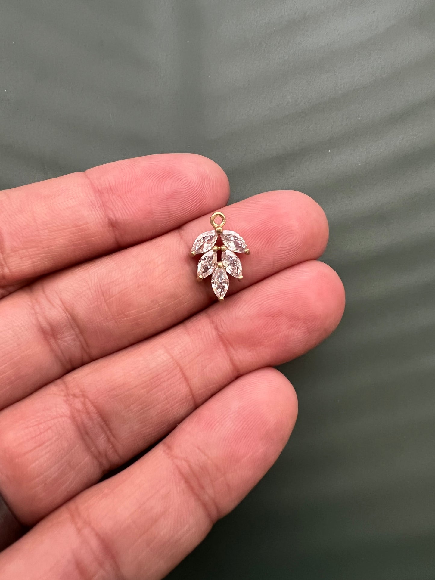 4pcs Cubic Zirconia Leaves (2 sizes)