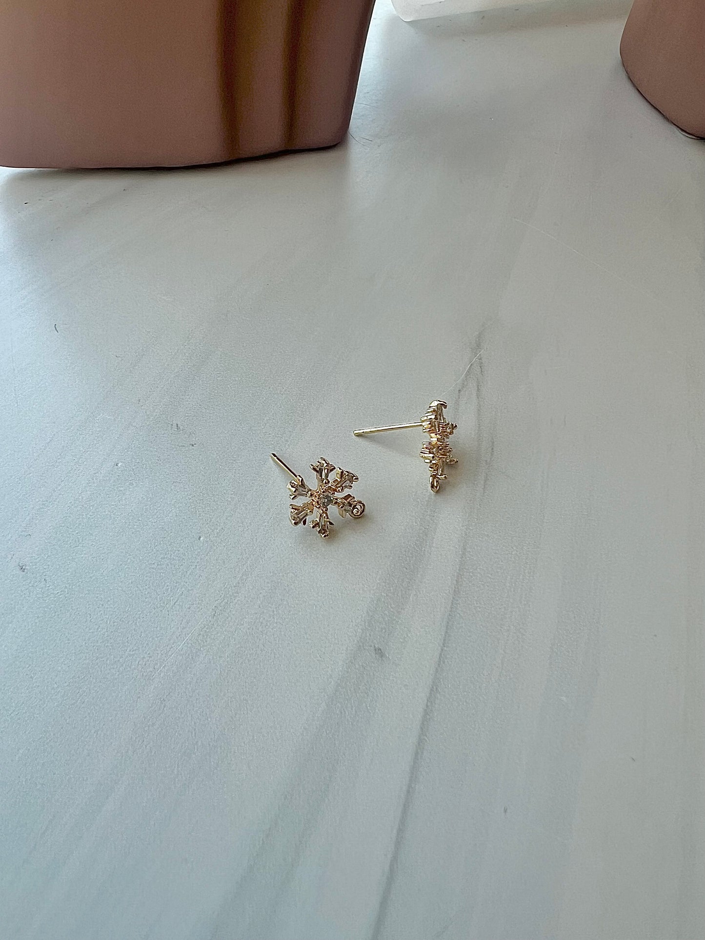 4pcs Cubic Zirconia Snowflake Stud Posts with Connector