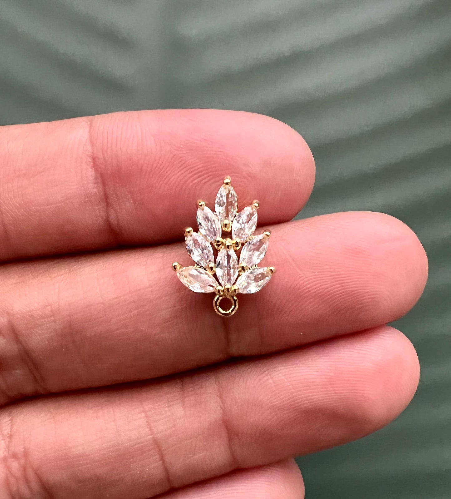 4pcs Cubic Zirconia Large Leaf Stud Posts with Connector